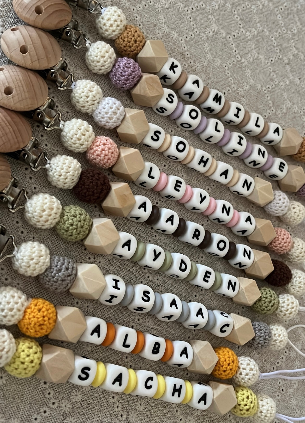 Attaches tétines en crochet