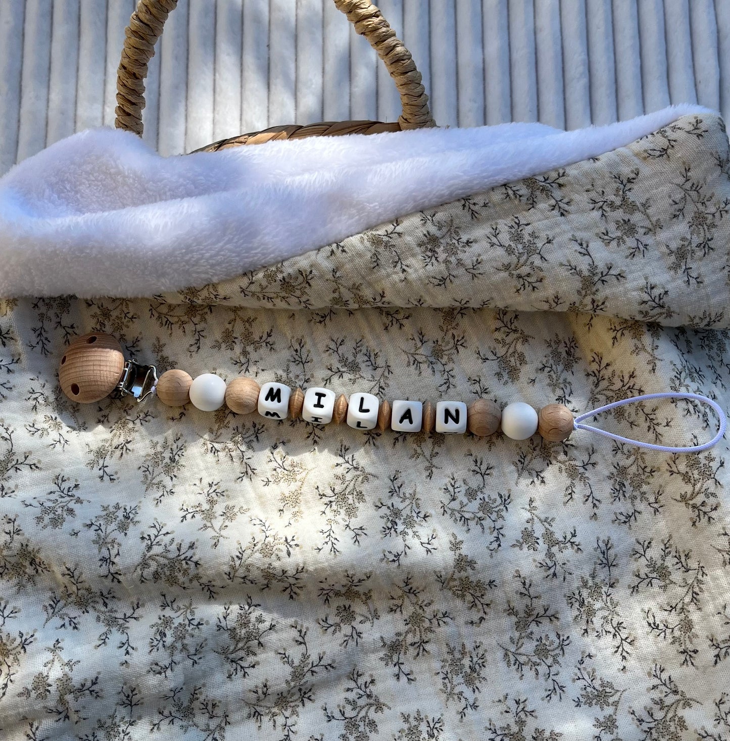 Attache tétine en bois et silicone blanc