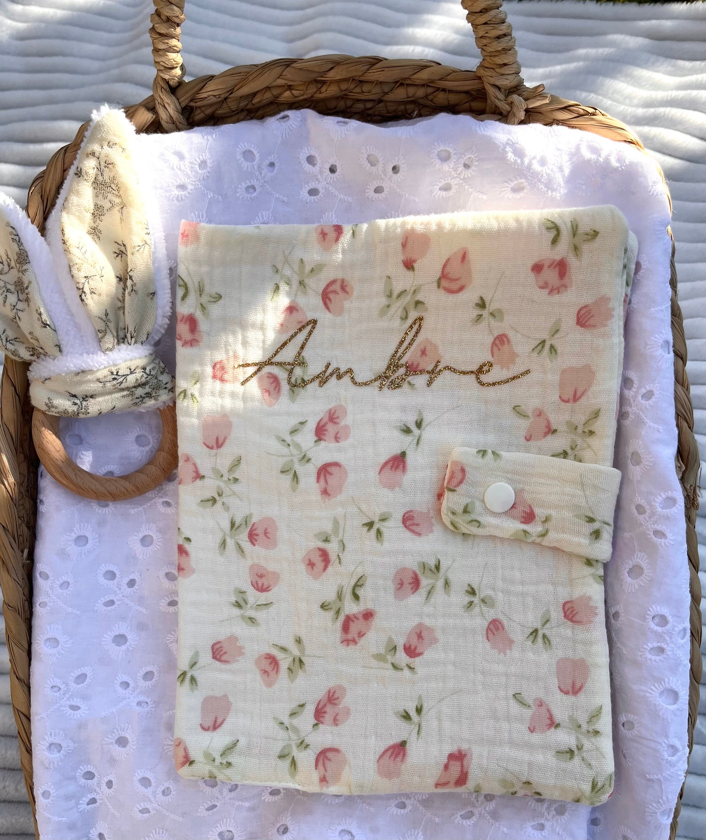 Protège carnet de santé petites fleurs personnalisable