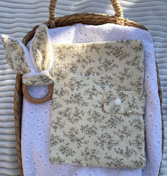 Protège carnet de santé fleuri Écru personnalisable